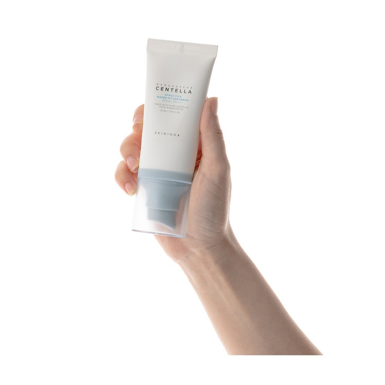 کرم ضد آفتاب بی رنگ سنتلا با SPF50 حجم 50 میلی لیتر